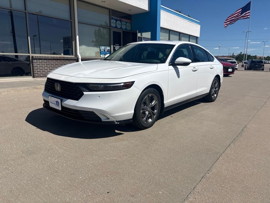 Certified Used 2023 Platinum White Pearl Honda EX-L image 1