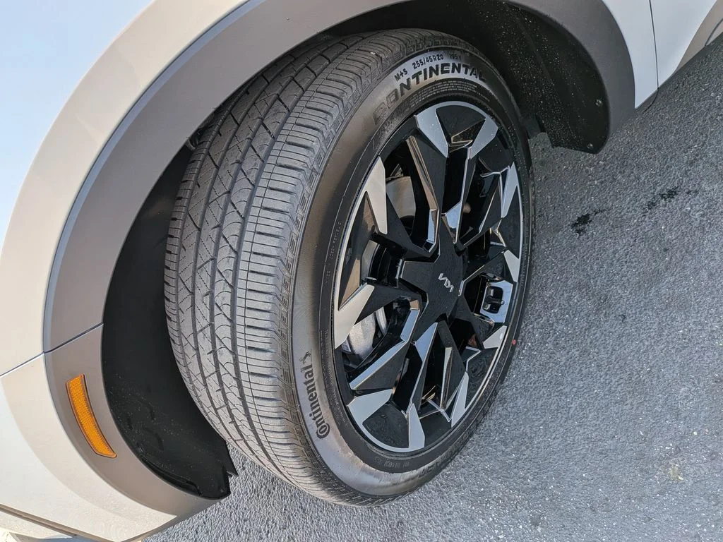 New 2026 Ivory Kia EX image 8