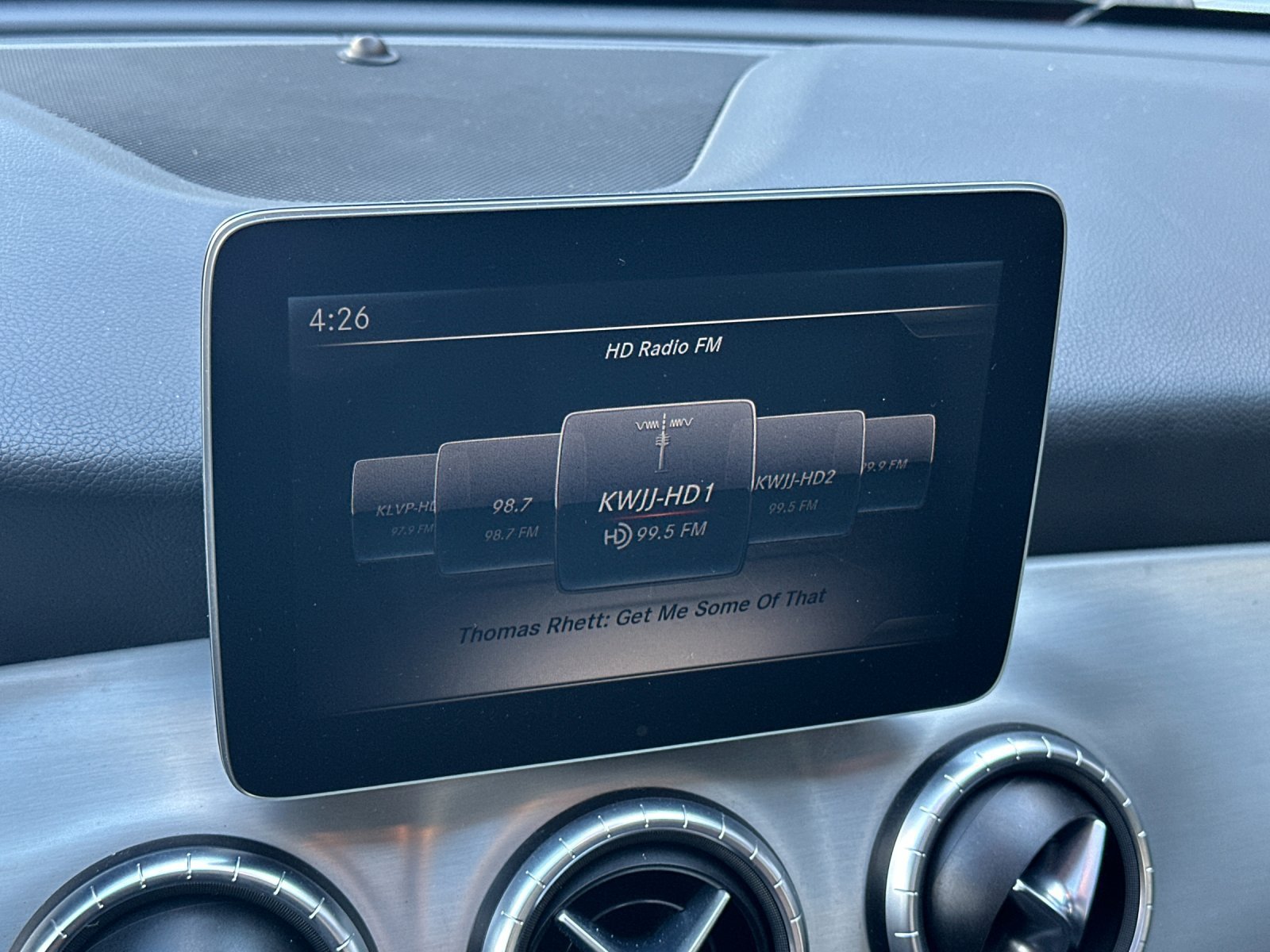 Used 2018 Silver Mercedes-Benz CLA 250 image 17