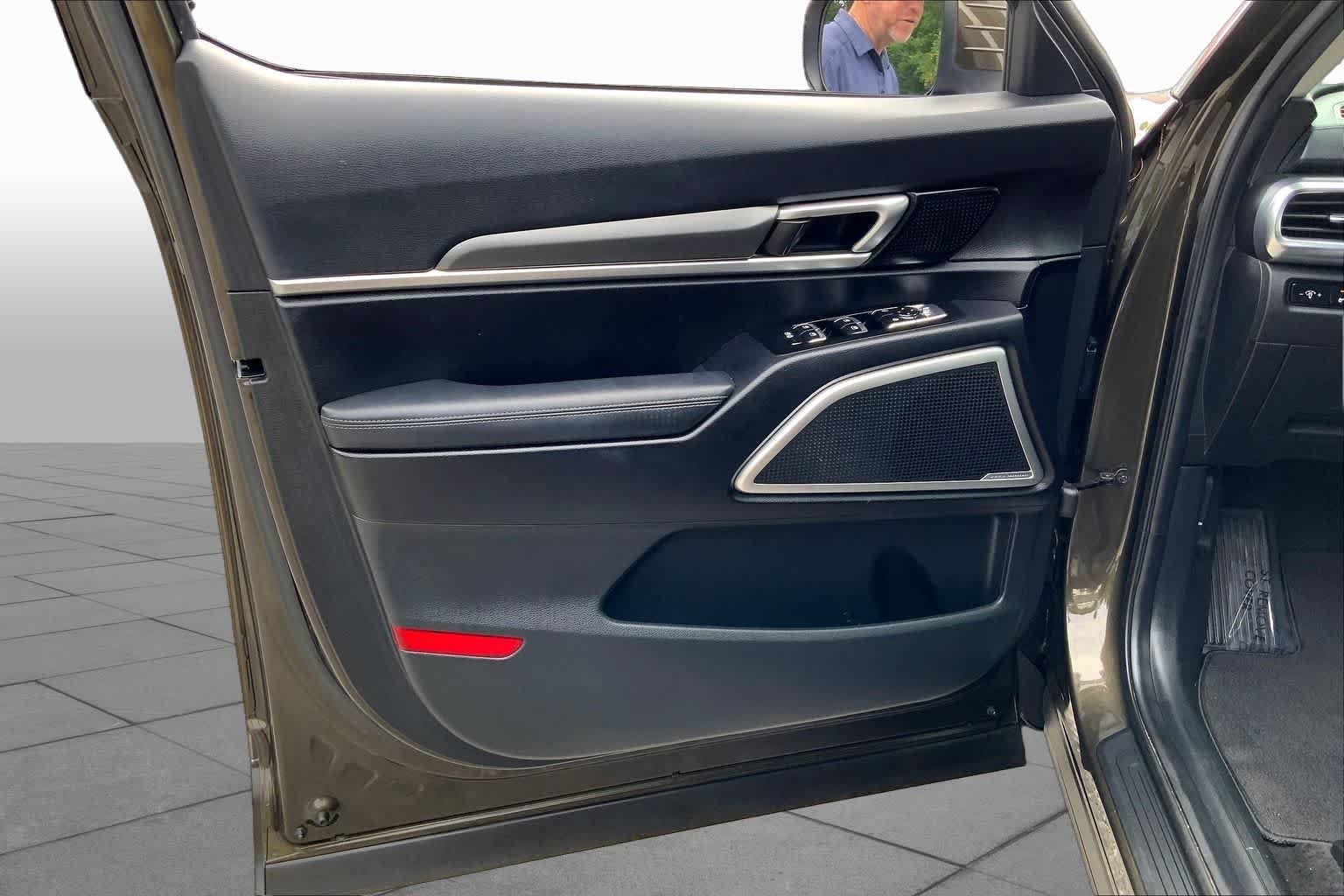 Used 2022 Dark Moss Kia S image 21