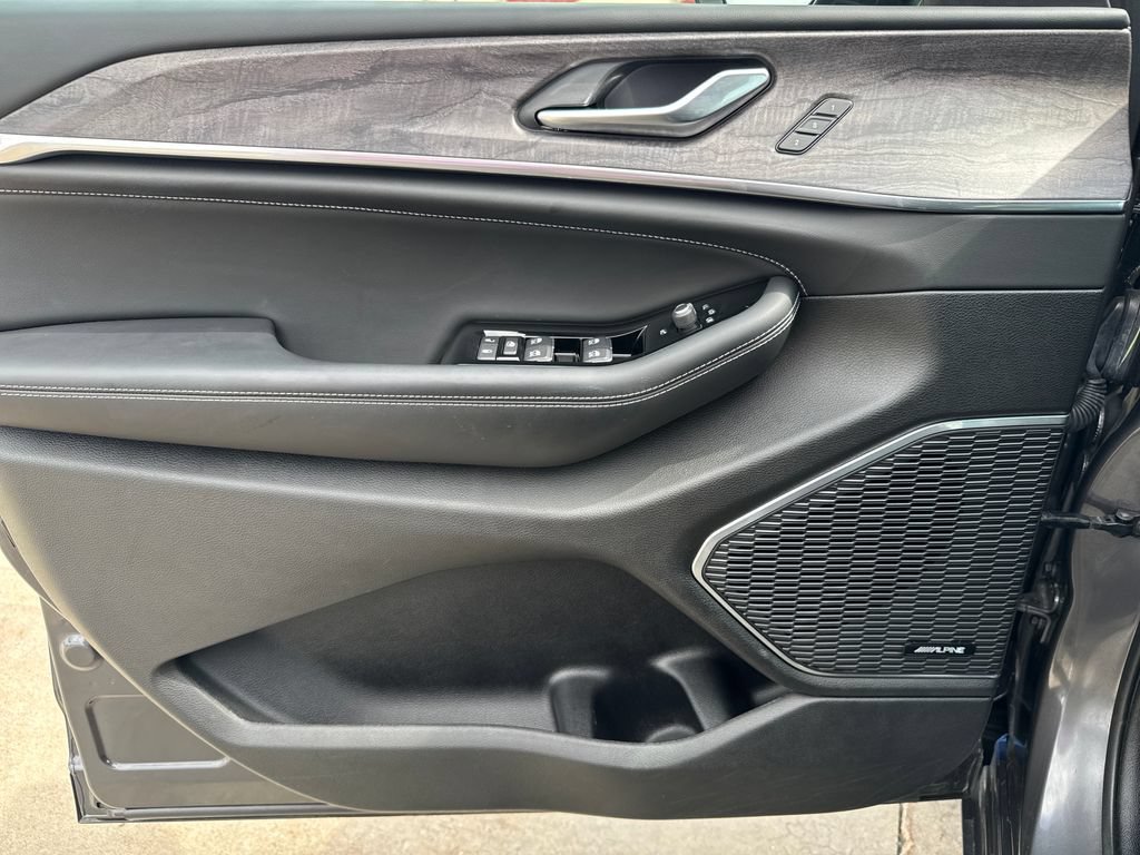 2023 Jeep Grand Cherokee Overland - Photo 16