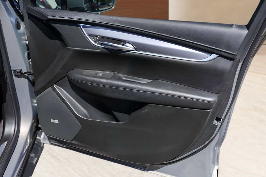 Used 2019 BRONZE DUNE METALLIC Cadillac Luxury FWD image 25