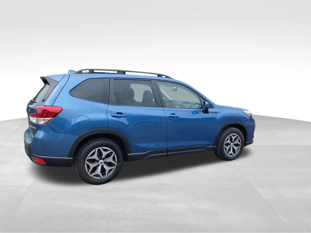 Used 2023 Horizon Blue Pearl Subaru Premium image 8