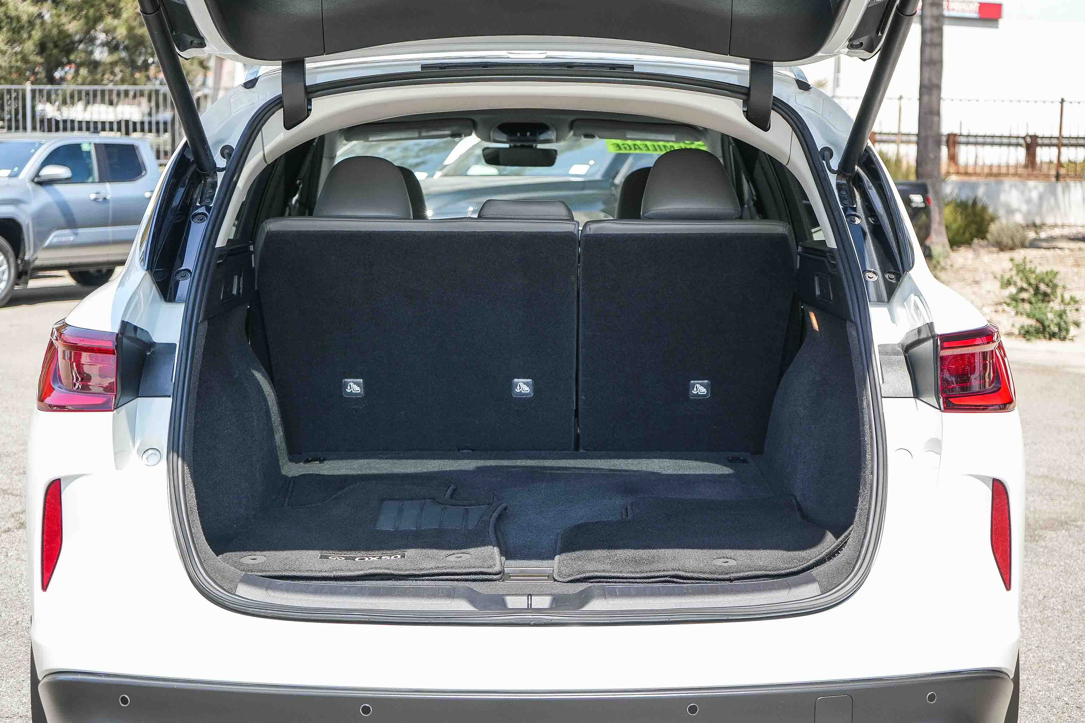 Used 2024 RADIANT WHITE INFINITI LUXE image 26