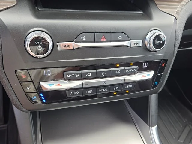 Used 2020 White Ford Limited image 23