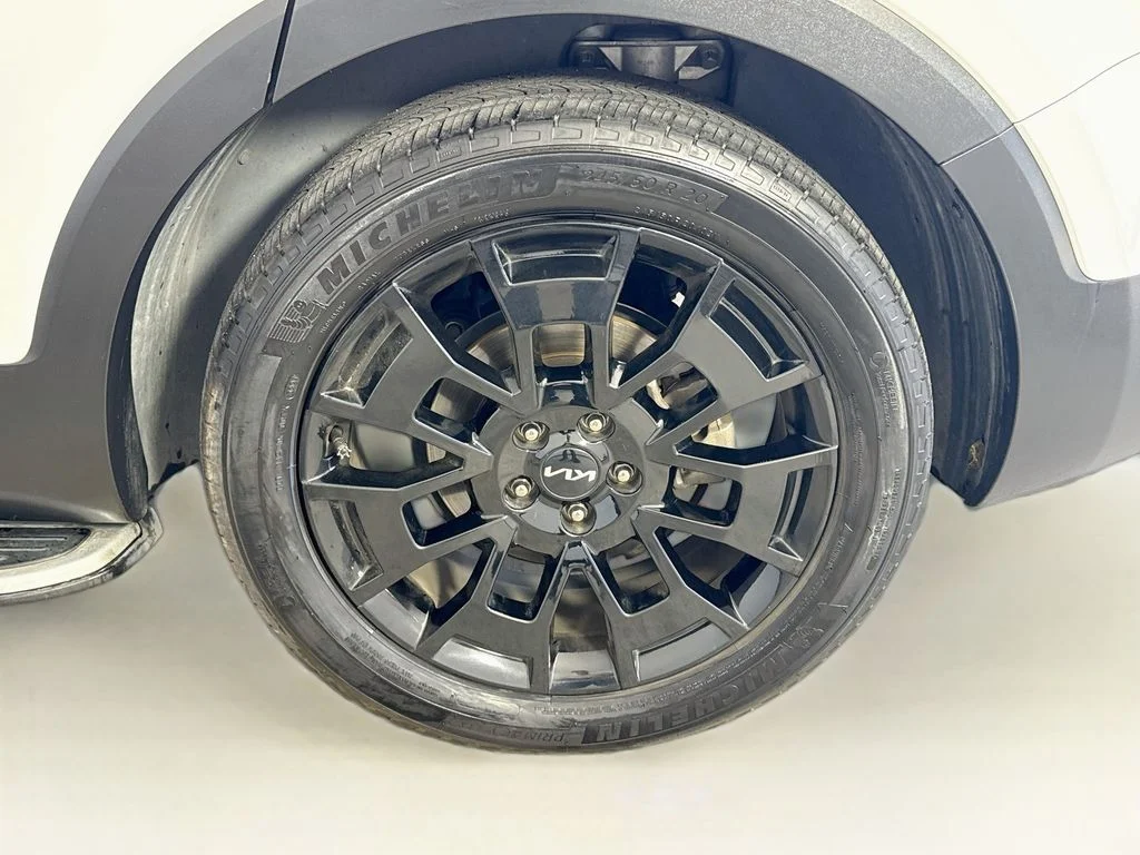 Used 2022 White Kia SX image 33