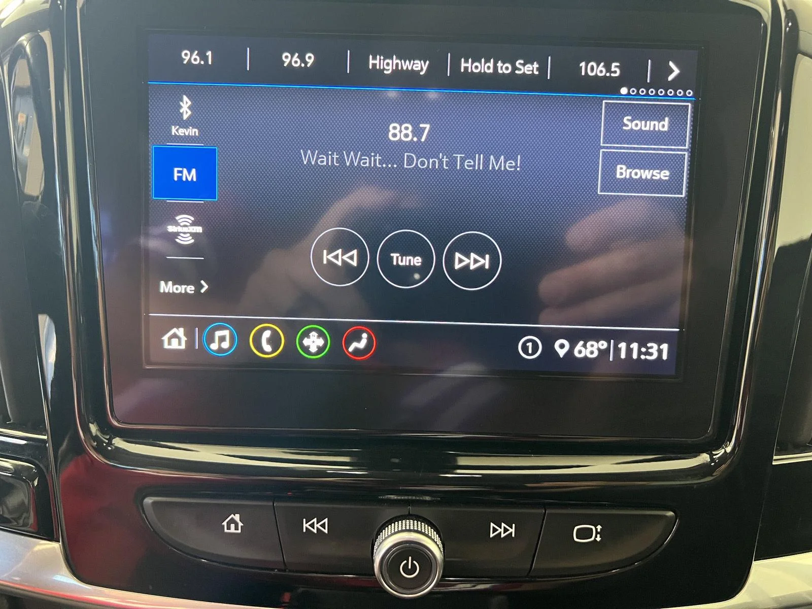 Used 2020 SUMMIT WHITE Chevrolet LT Cloth image 29