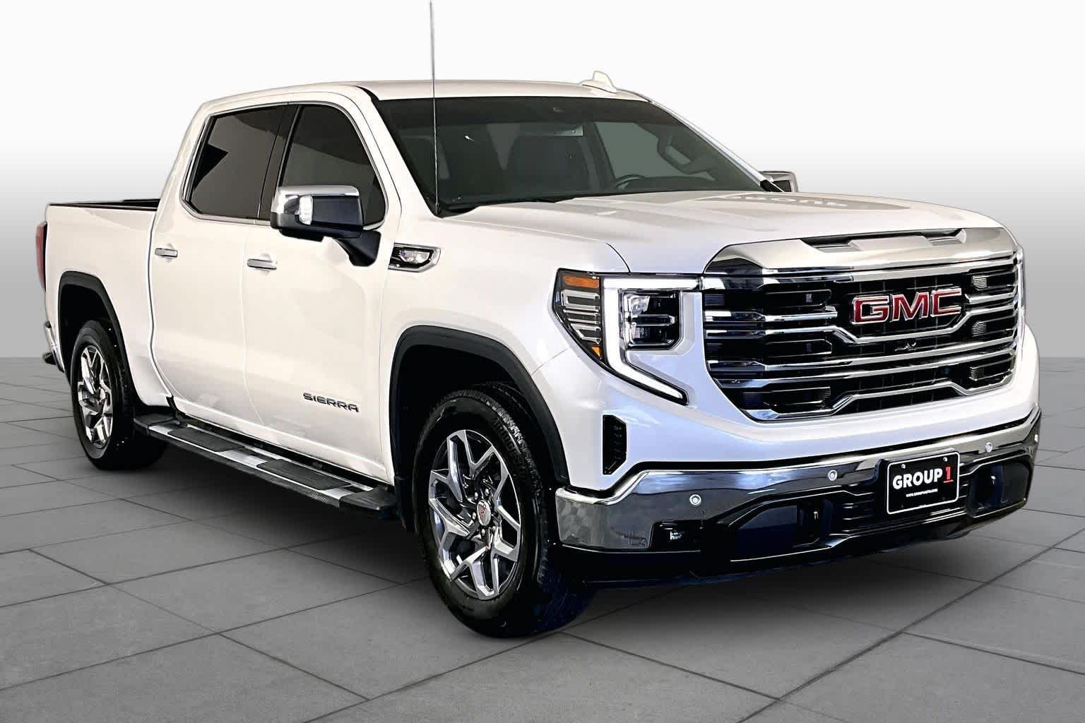 Used 2024 White Frost Tricoat GMC SLT image 3