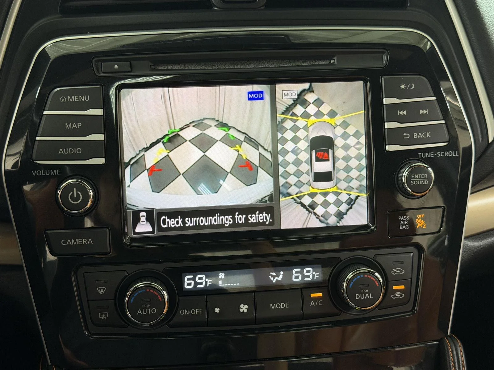 Used 2019 Pearl White Tricoat Nissan Platinum image 18