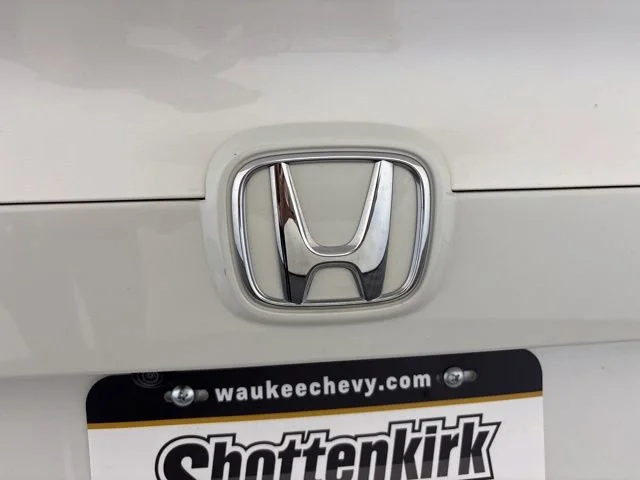 Used 2019 White Honda Touring image 29