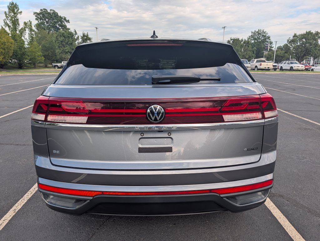 Used 2024 Gray Volkswagen 2.0T SE image 21