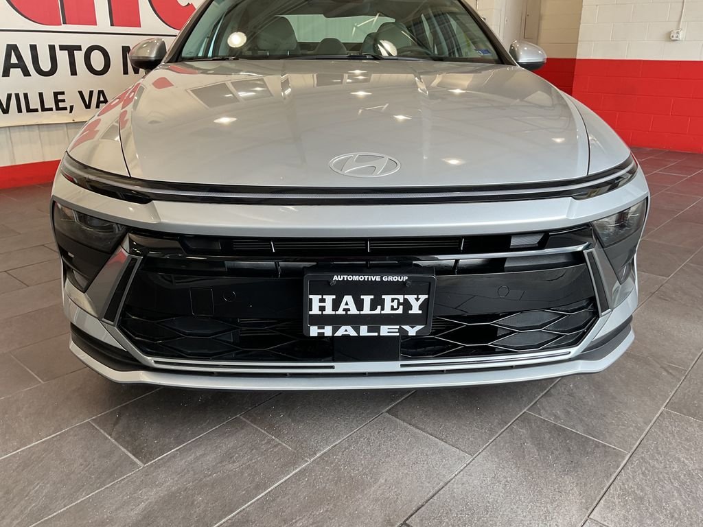 Used 2025 Silver Hyundai SE image 3