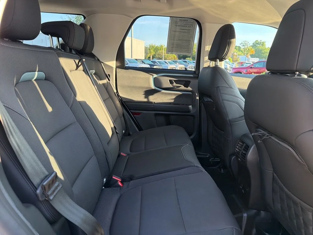 Certified Used 2024 Oxford White Ford Badlands image 27