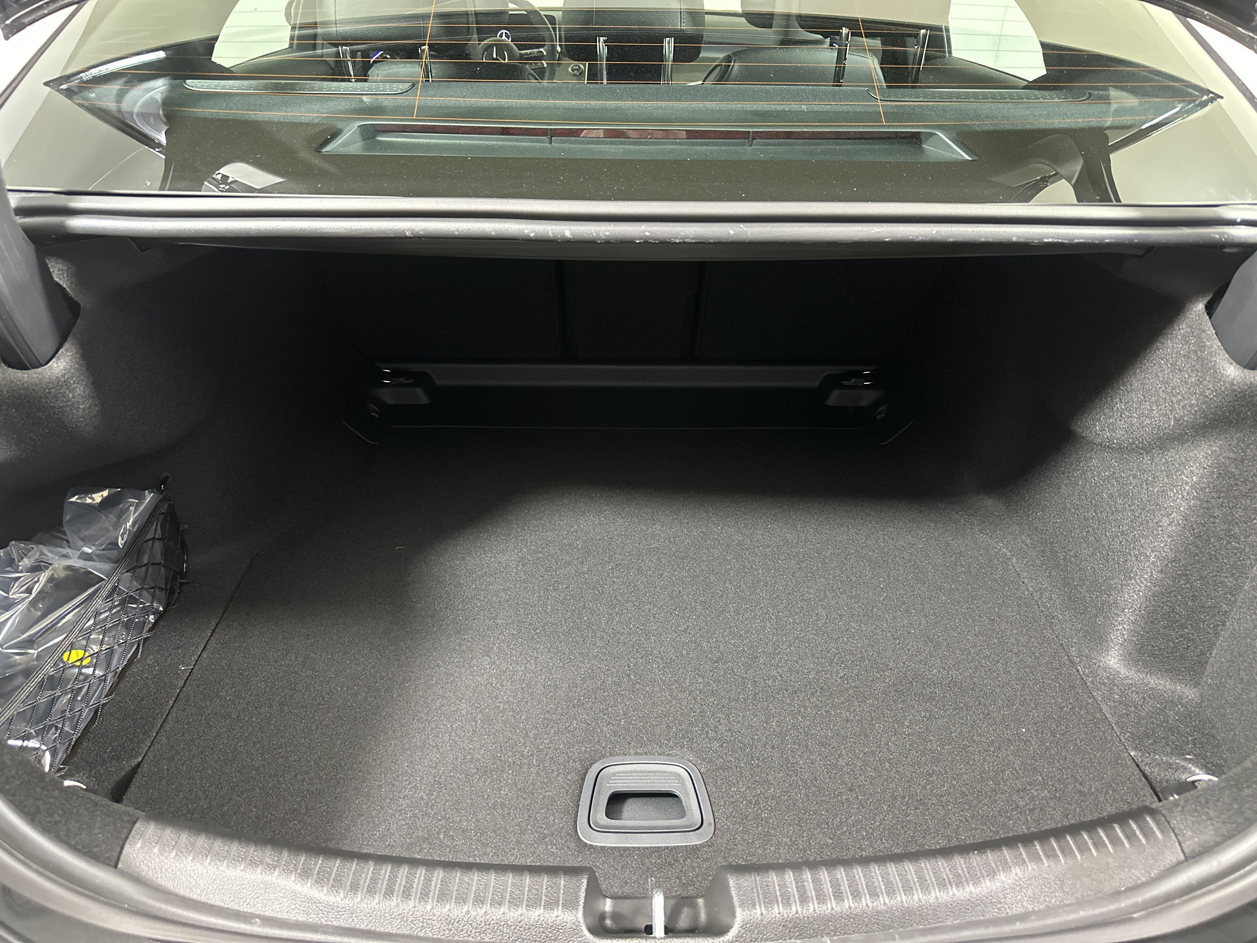 New 2026 GRAPHITE GREY METALLIC Mercedes-Benz C 300 image 23