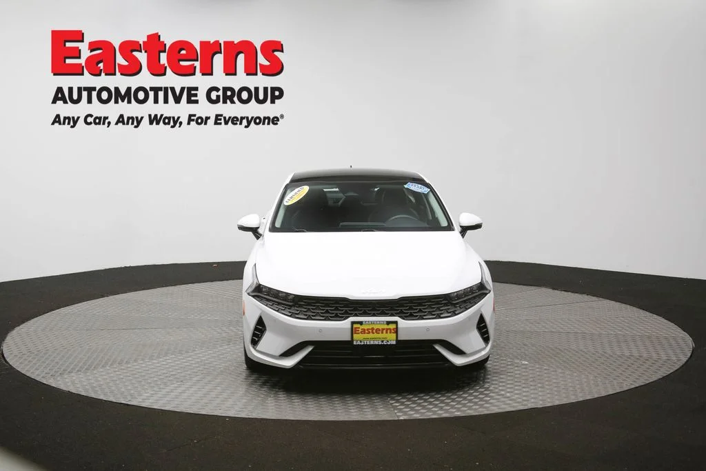Used 2022 White Kia EX image 52