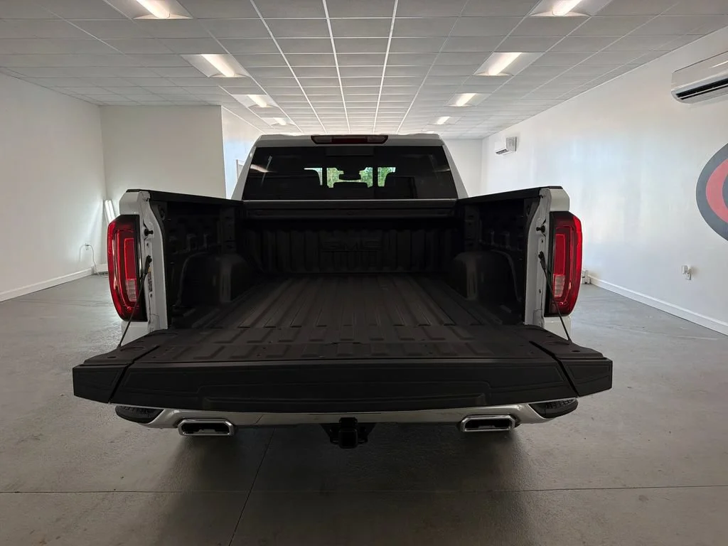 New 2026 Glacier White Tricoat GMC SLT image 7