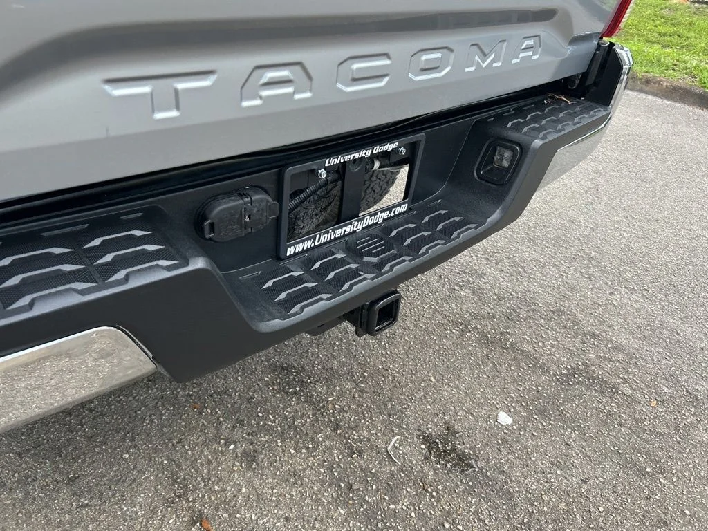 Used 2019 Silver Toyota SR5 image 14