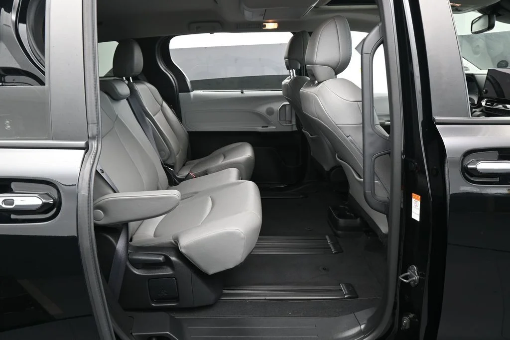 Used 2025 Midnight Black Metallic Toyota XLE image 41