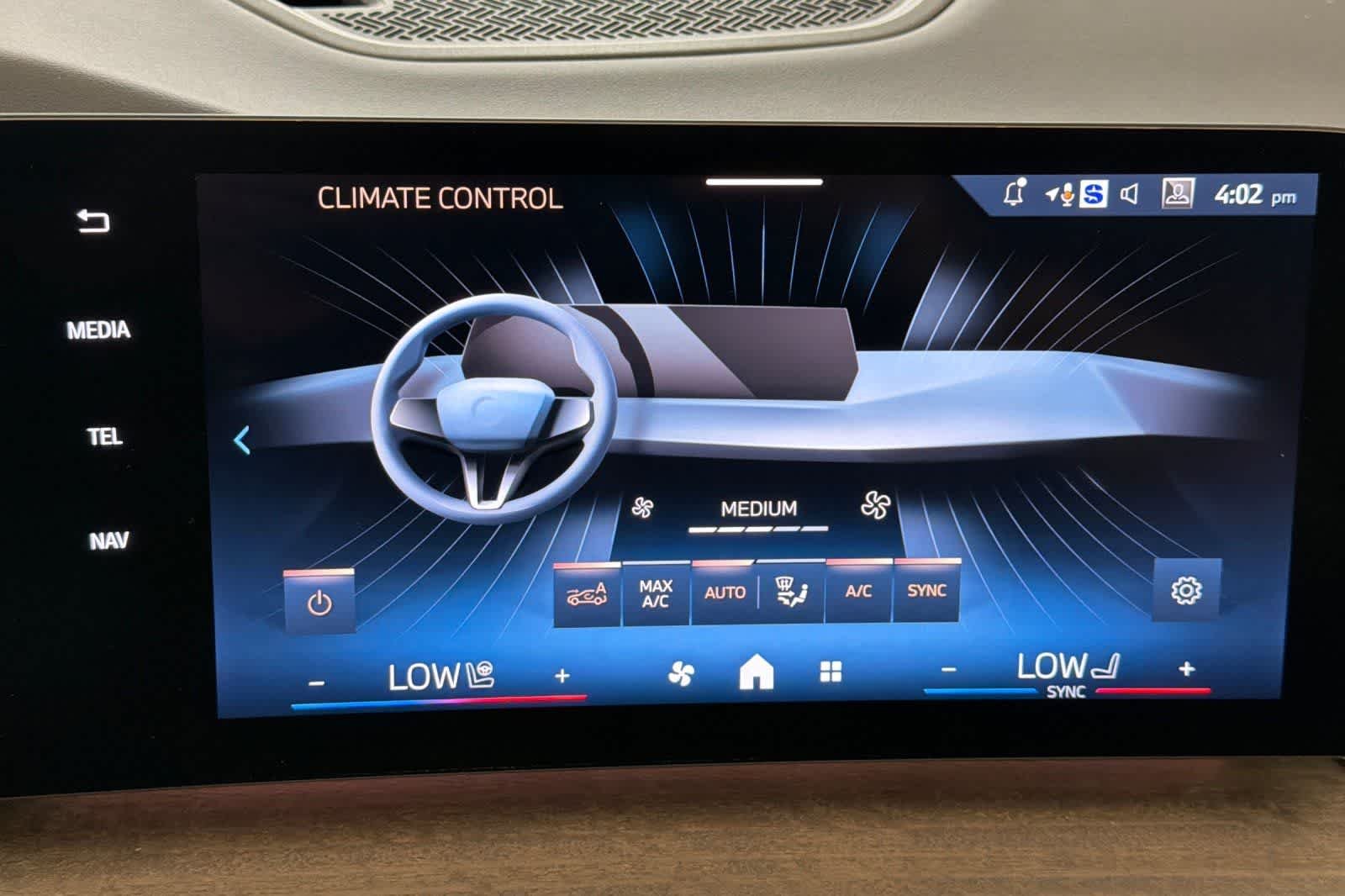 New 2026 Cape York Green Metallic BMW xDrive28i image 21