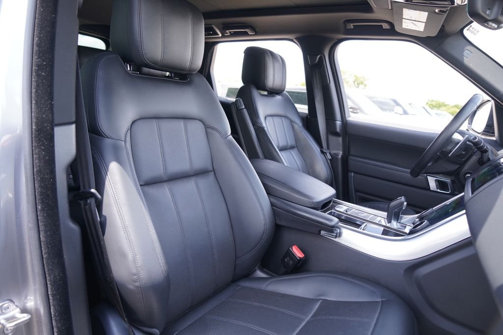 Used 2021 Black Land Rover HSE Silver Edition image 23