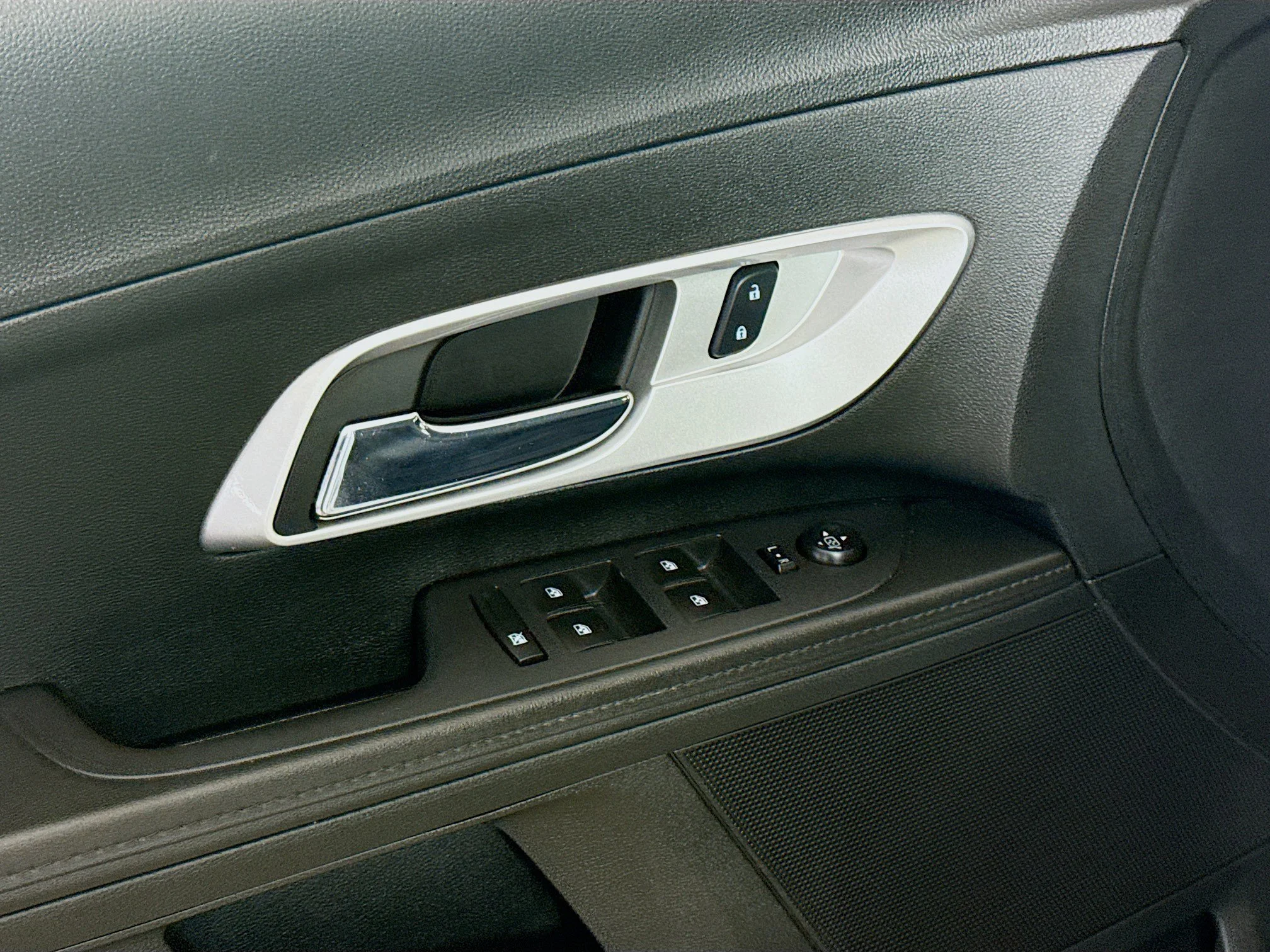 Used 2017 Summit White Chevrolet LS image 19