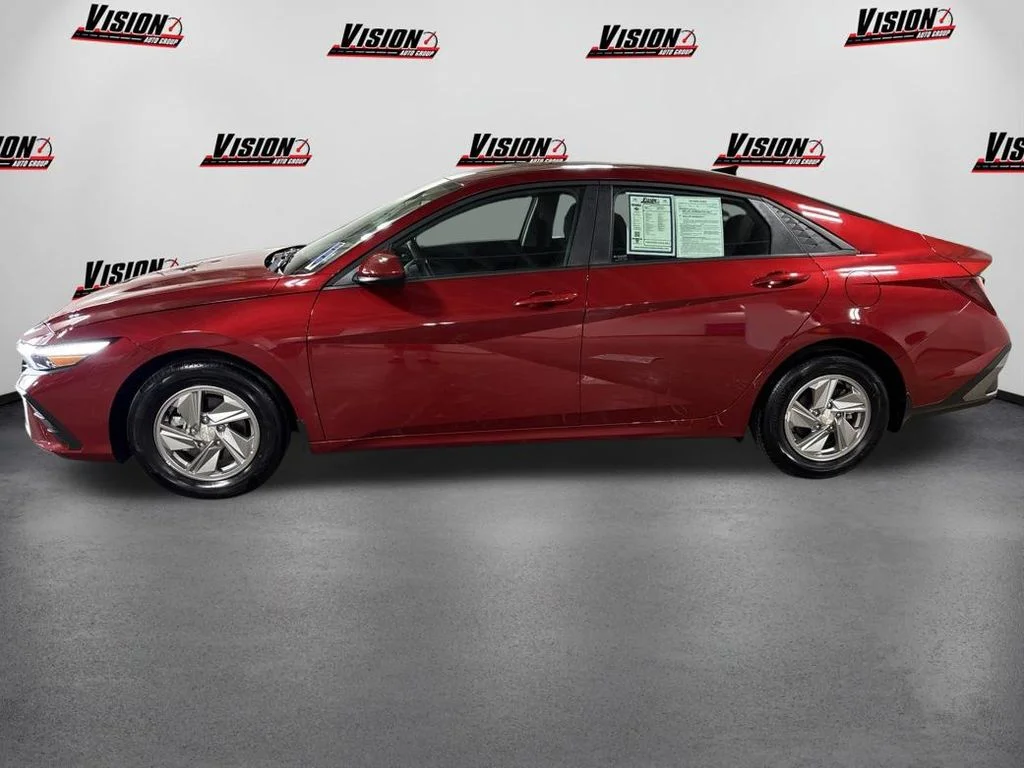 Used 2025 Red Hyundai SE image 8