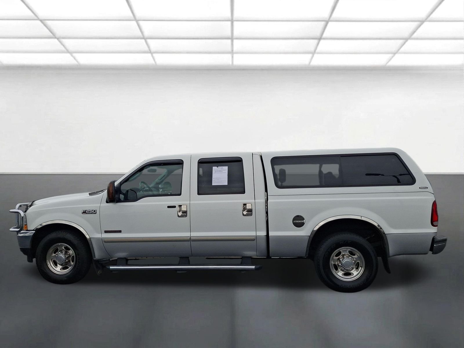 Used 2004 White Ford XL image 6