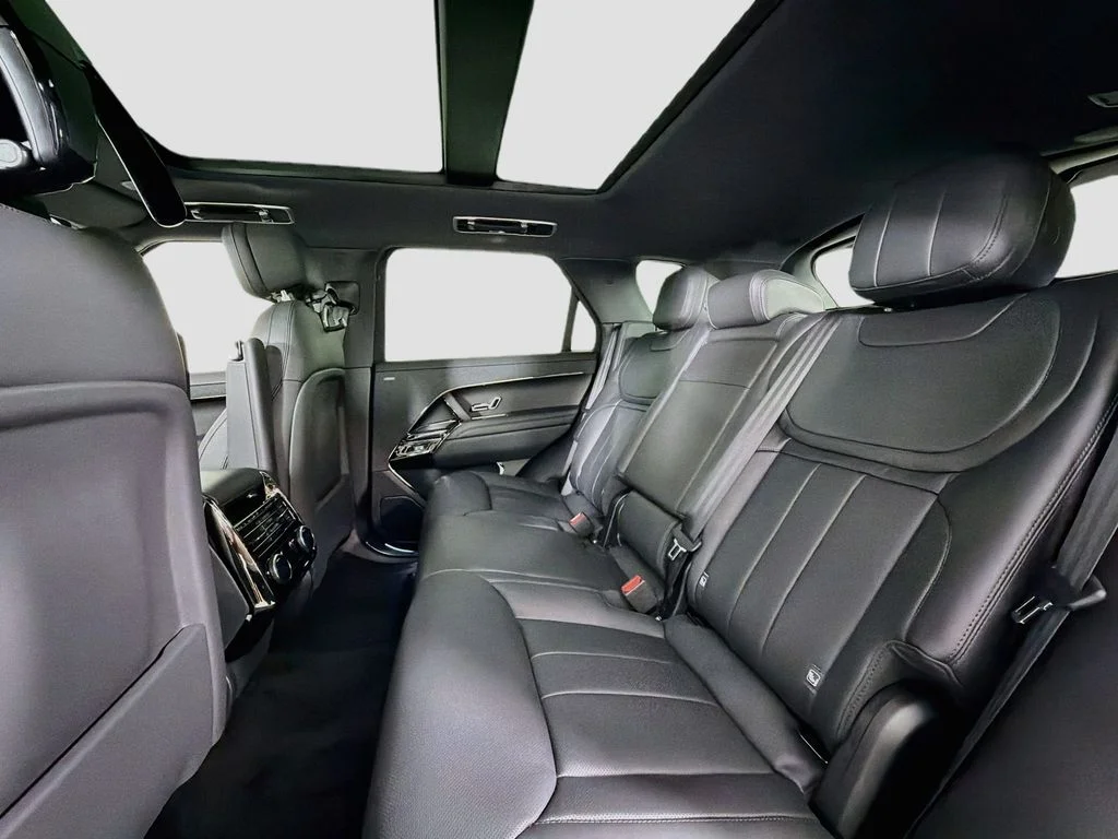 New 2026 Fuji White Land Rover Dynamic SE image 26