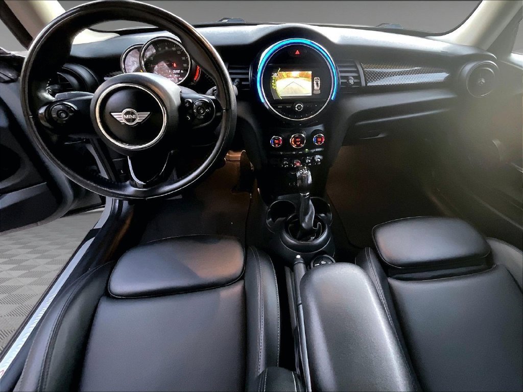 Used 2018 Gray MINI Base image 21