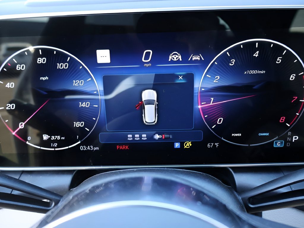 Used 2026 MANUFAKTUR Moonlight White Metallic Mercedes-Benz GLC 300 image 37