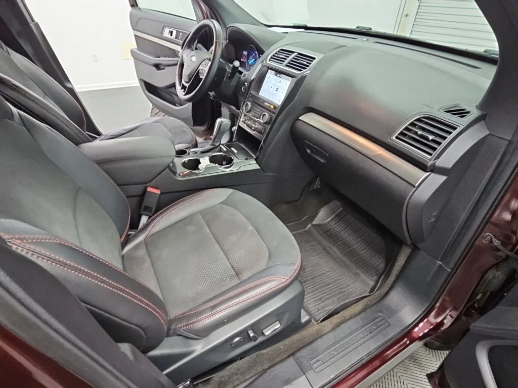 Used 2018 Red Ford XLT image 40
