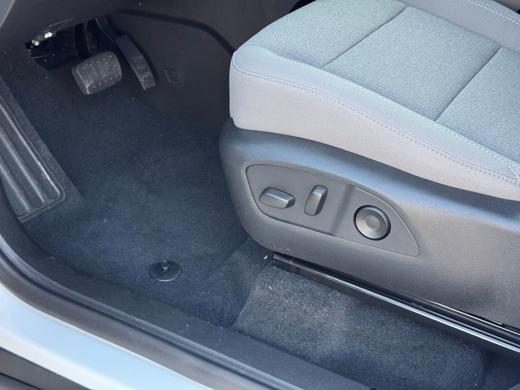 New 2026 Summit White GMC Elevation image 19