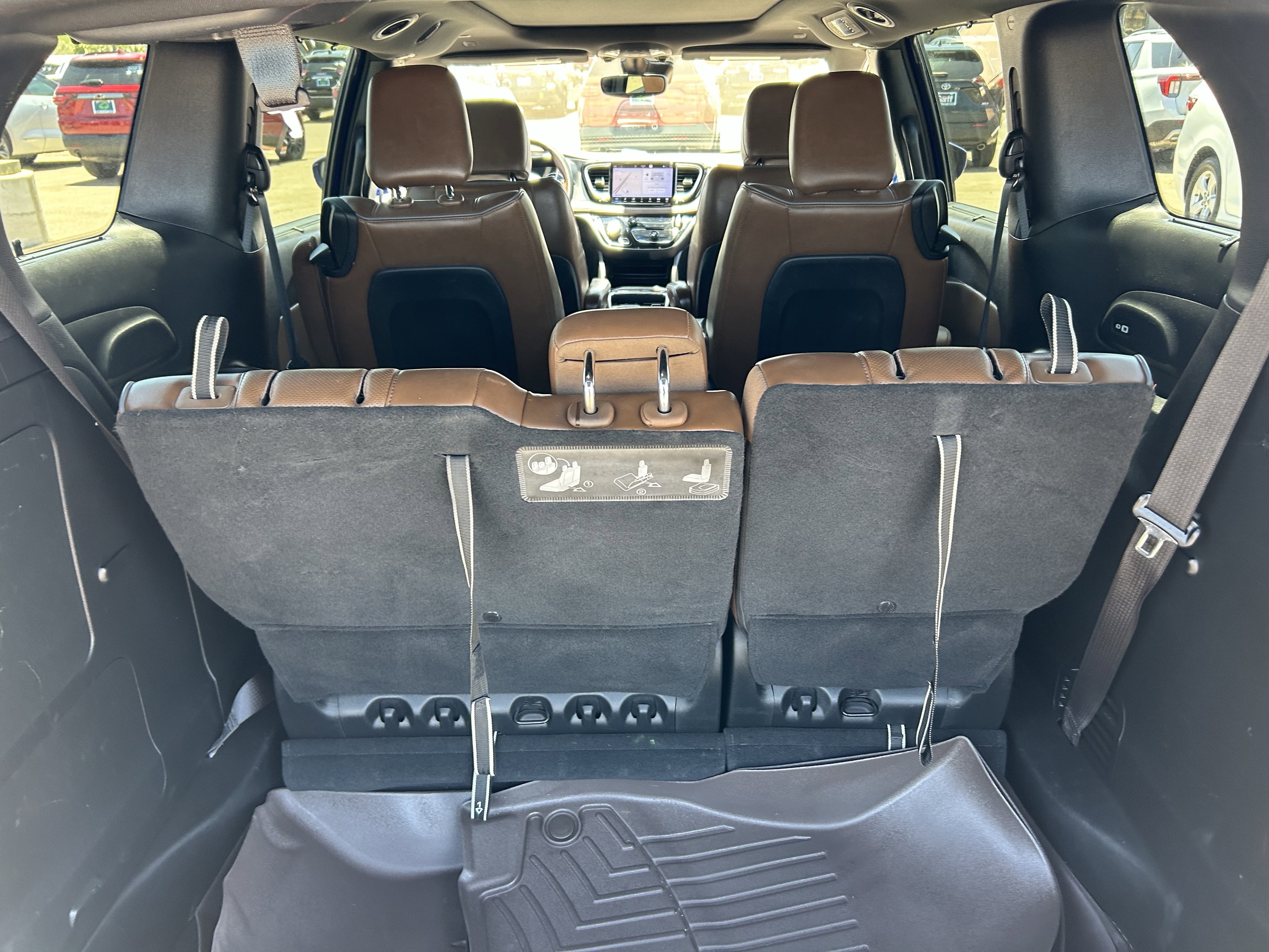 Used 2021 Ocean Blue Metallic Chrysler Hybrid Limited image 10