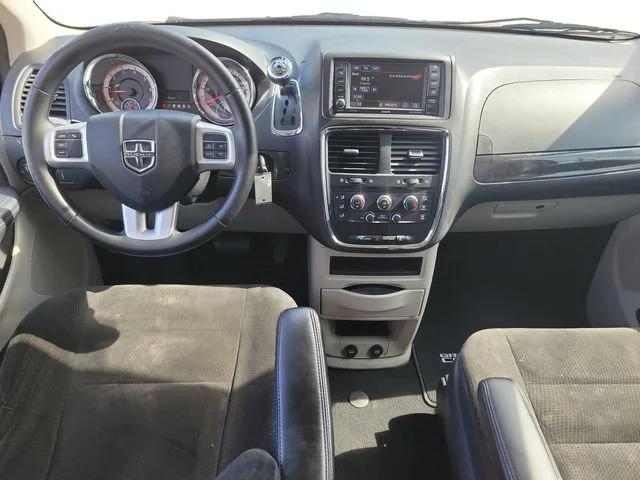 Used 2017 Octane Red Pear Dodge SE image 27