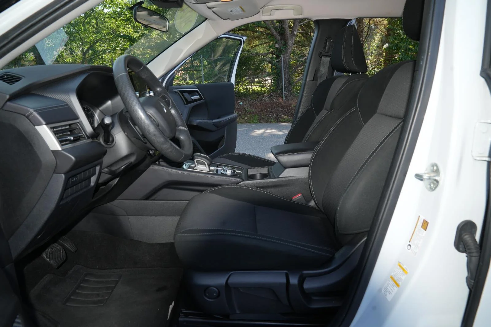 Used 2024 Silver Mitsubishi ES image 13