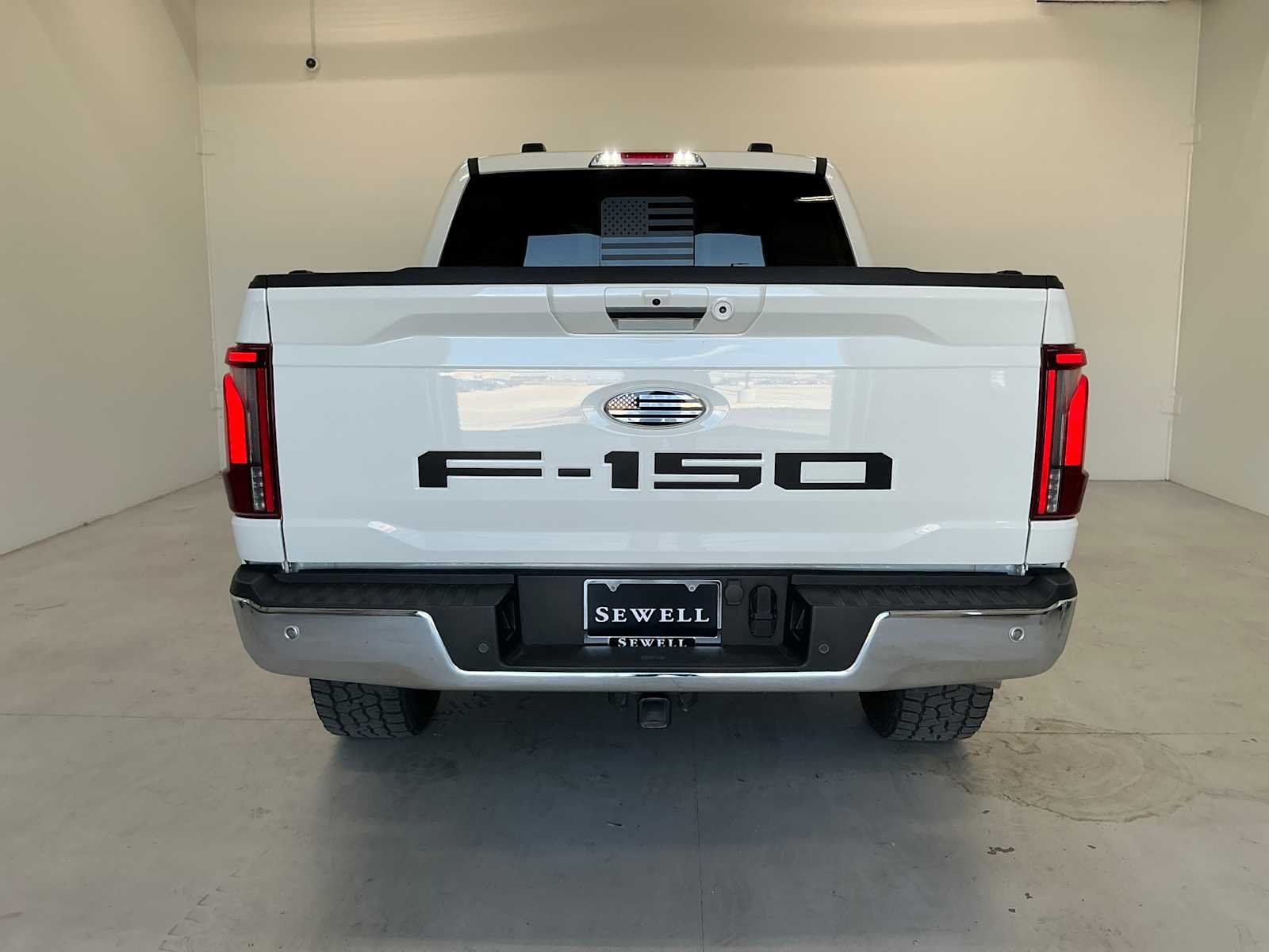 Used 2024 Star White Metallic Tri-Coat Ford LARIAT image 8