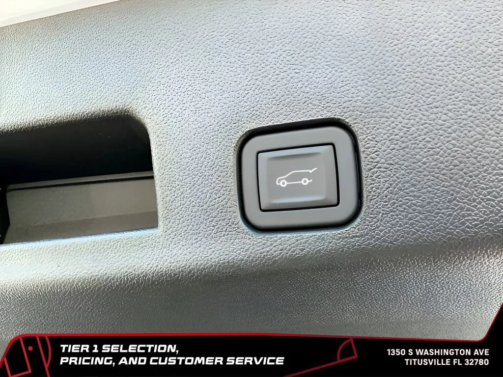 New 2026 Glacier White Tricoat GMC Elevation image 17