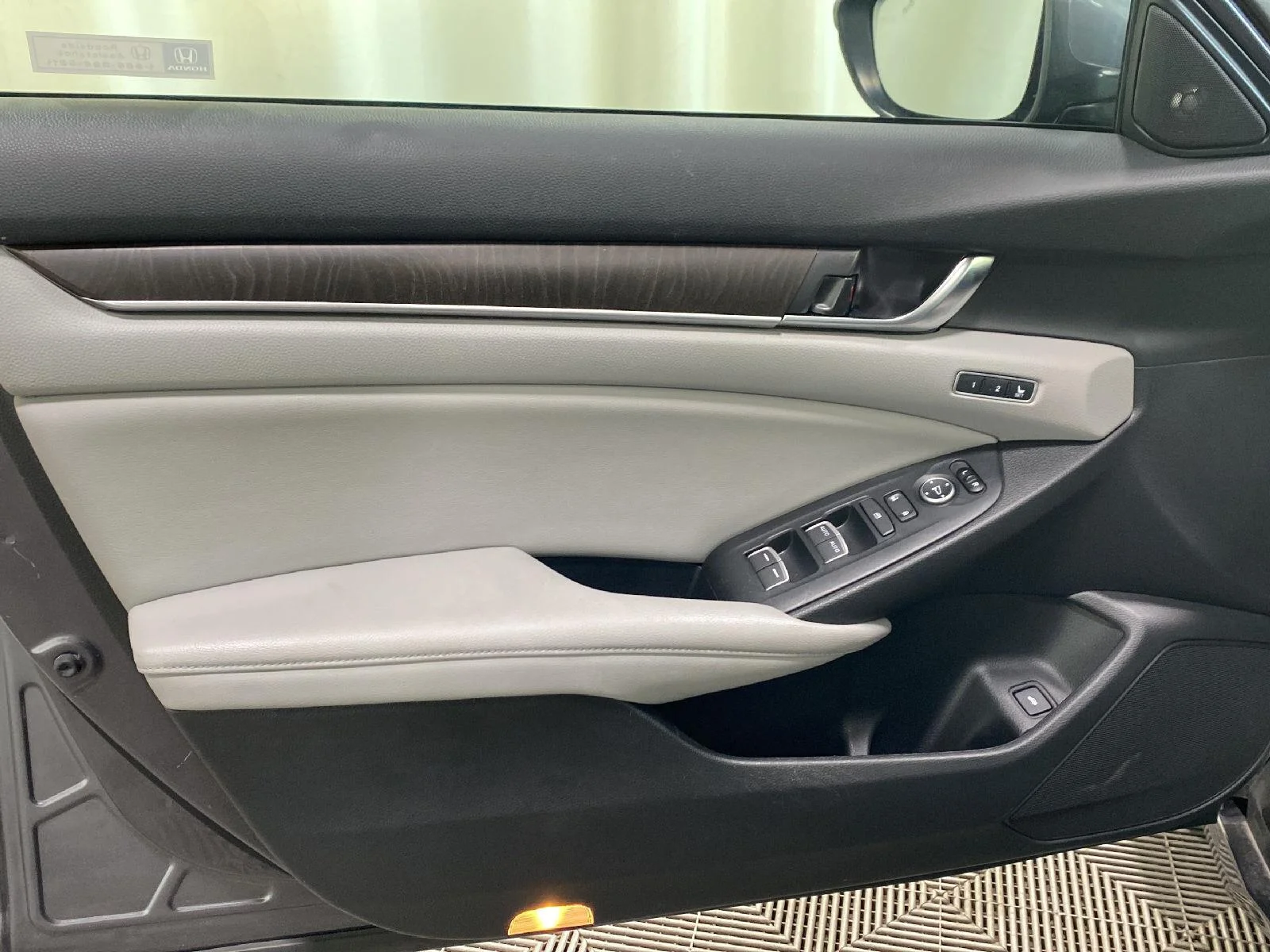 Used 2018 Modern Steel Metallic Honda Touring image 25