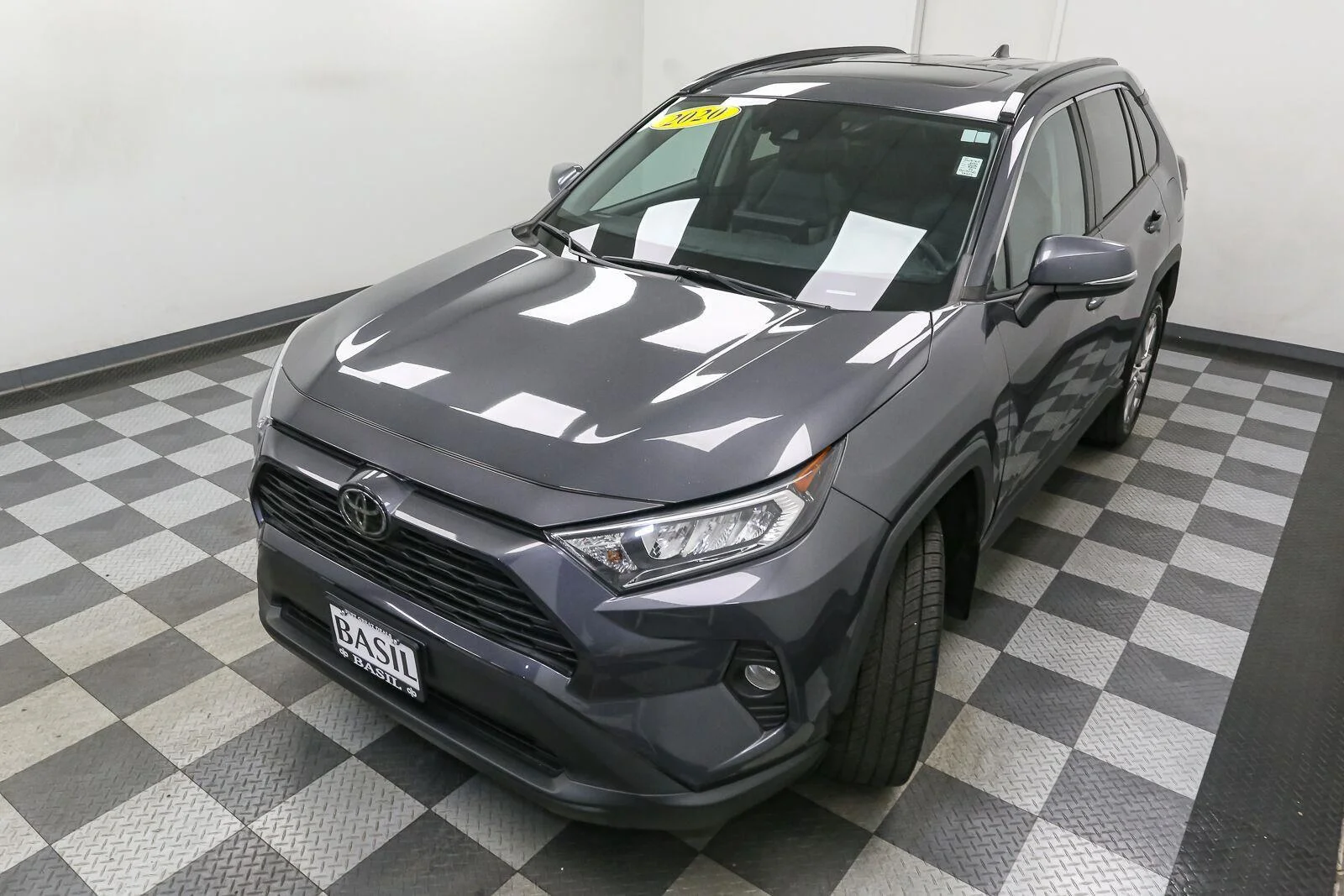 Used 2020 Magnetic Gray Metallic Toyota XLE Premium image 6
