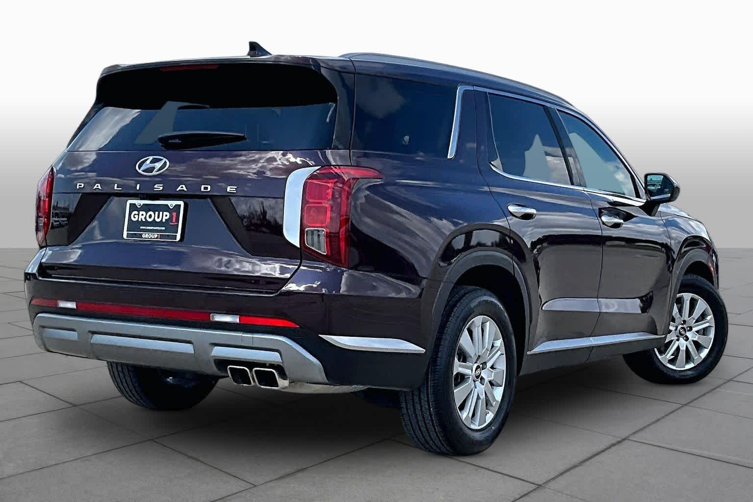 Used 2025 Sierra Burgundy Hyundai SEL image 13