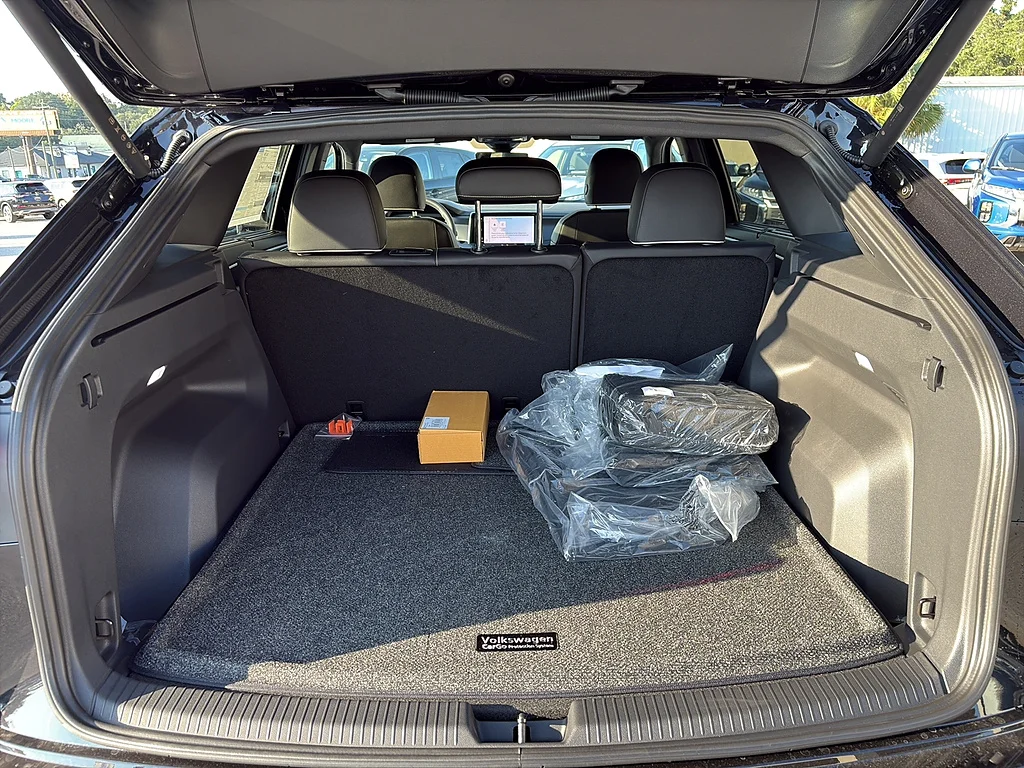 New 2026 Deep Black Pearl Volkswagen 2.0T SEL Premium R-Line 4MOTION image 14