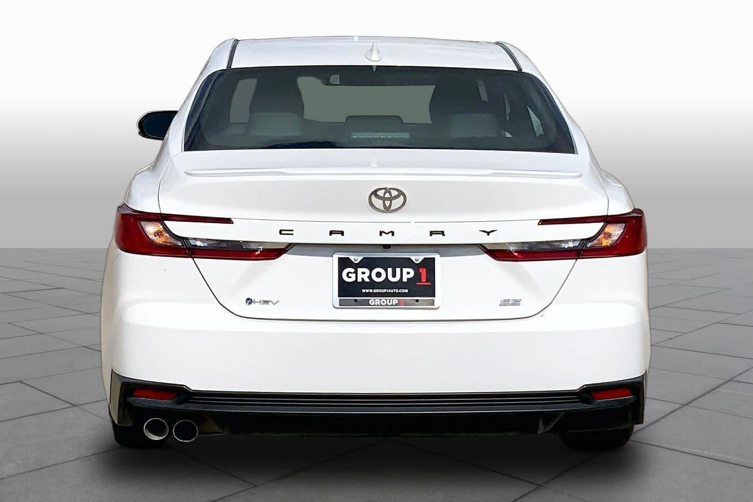 Used 2025 Ice Cap Toyota SE image 5
