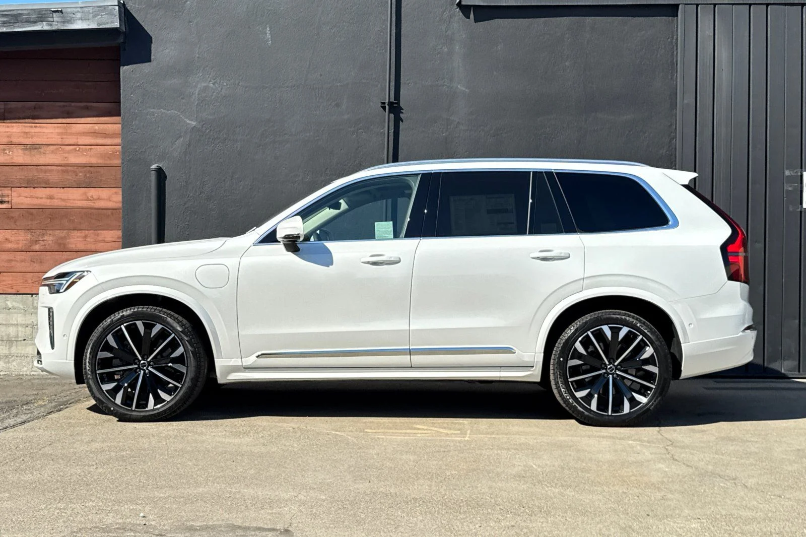 New 2026 Crystal White Volvo T8 Plus 7-Seater image 5
