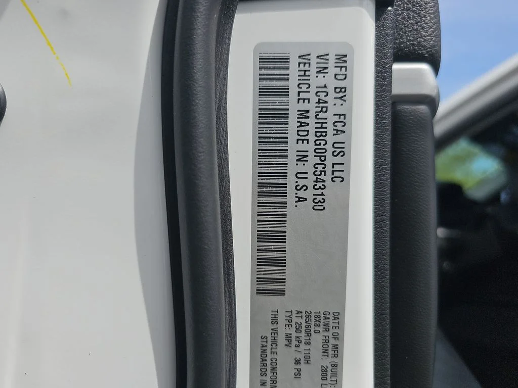 Used 2023 White/off-white Jeep Limited image 37