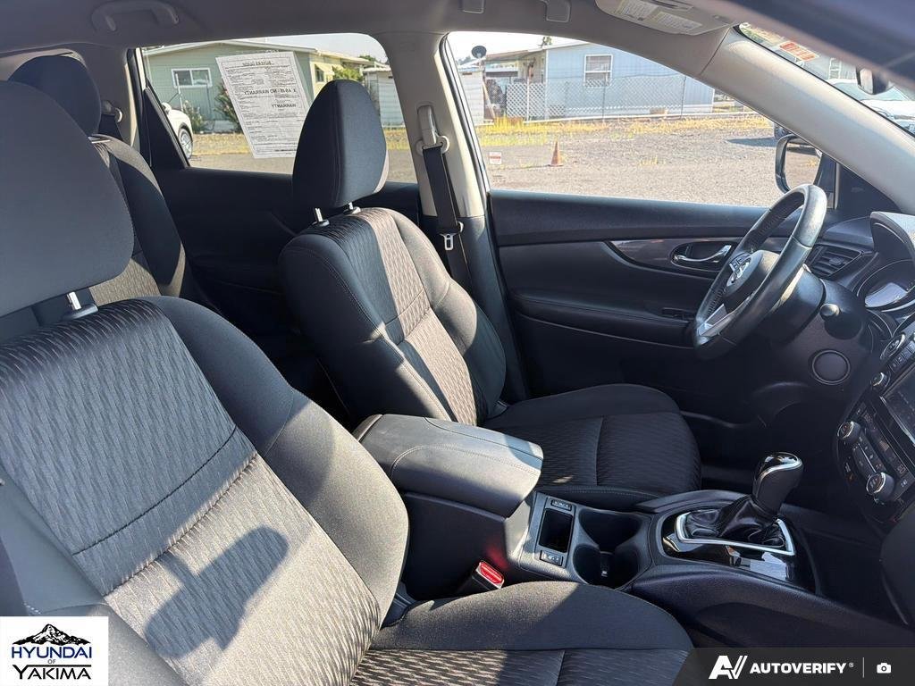 Used 2018 Glacier White Nissan SV image 22