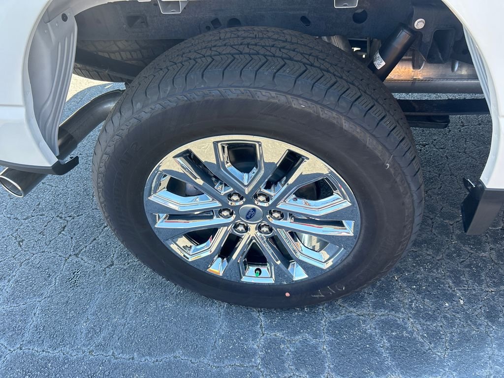 New 2025 White Ford Lariat image 17