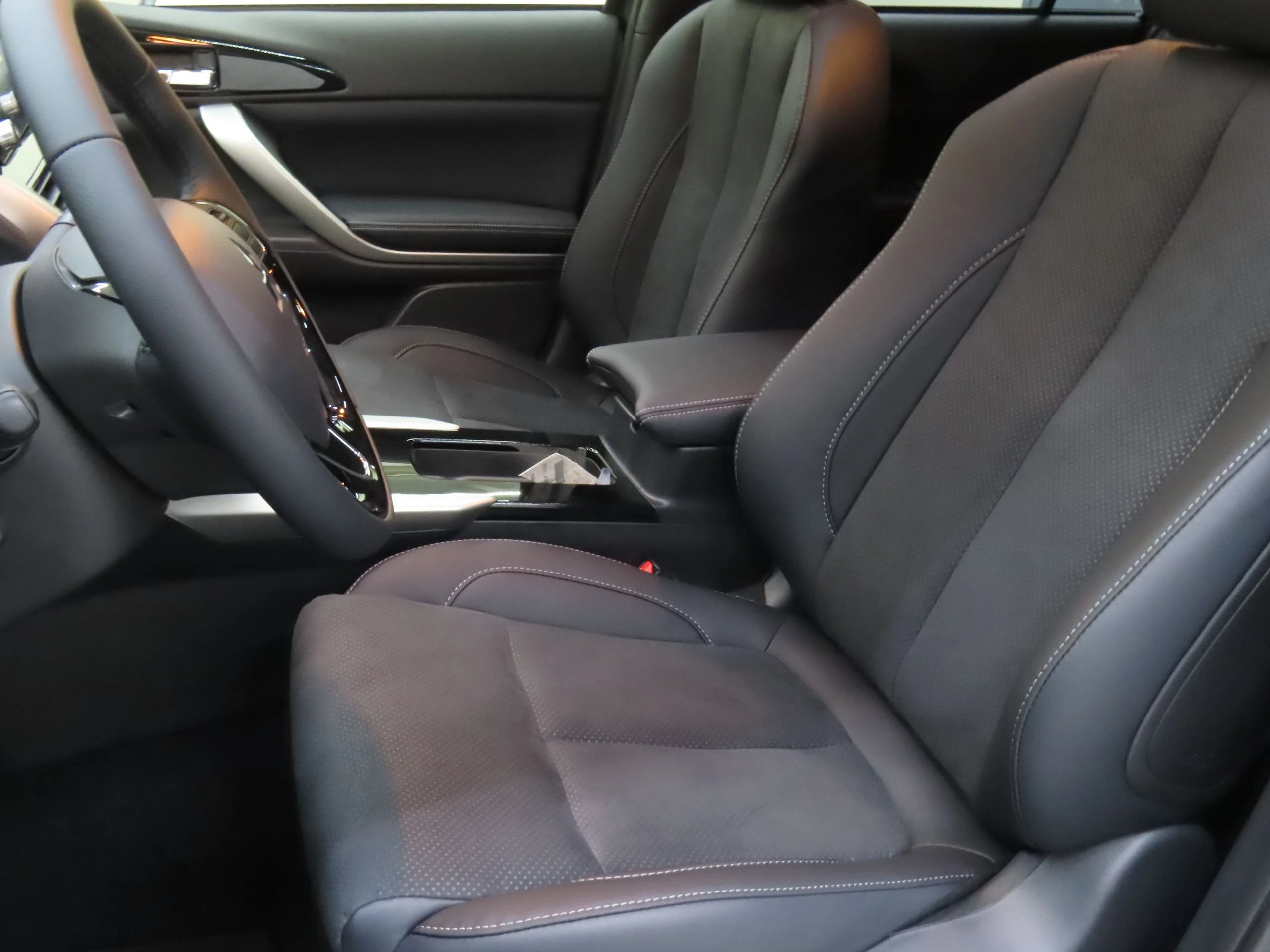 New 2026 Black Mitsubishi SE image 11