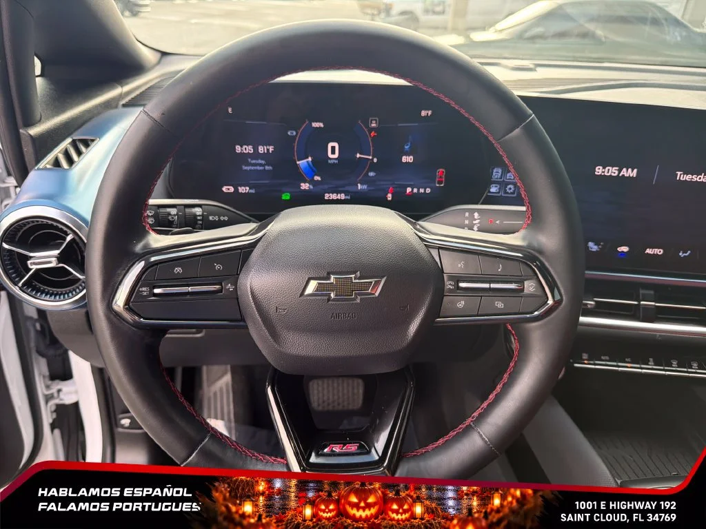 Used 2024 Summit White Chevrolet 2RS image 17