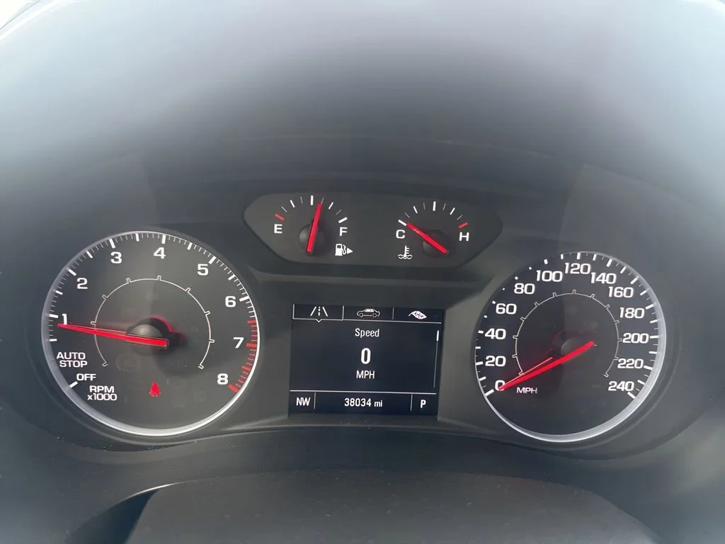 Used 2024 Summit White Chevrolet 1LT image 25