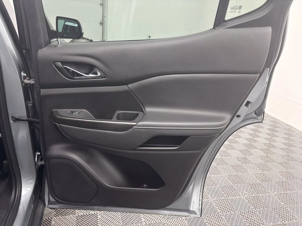 Used 2023 Silver GMC SLT image 42